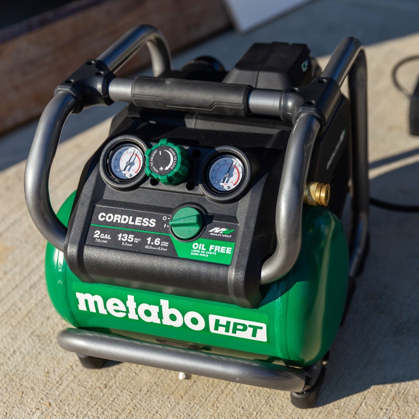 Compresor inalámbrico Metabo HPT EC36DAQ4M de 36 V y 2 galones