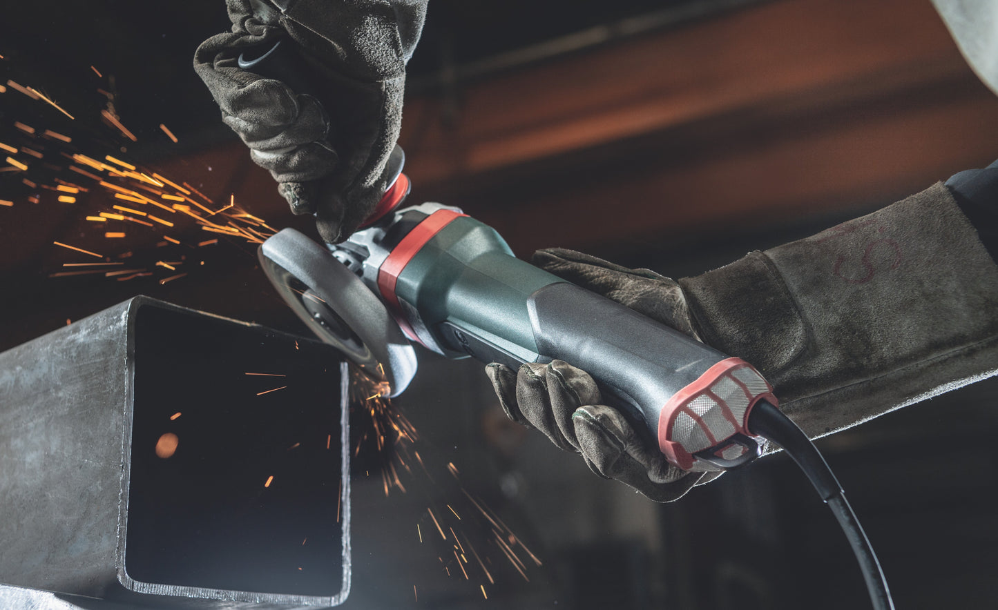 Amoladora angular con freno M-BRUSH de 6" Metabo 613117420