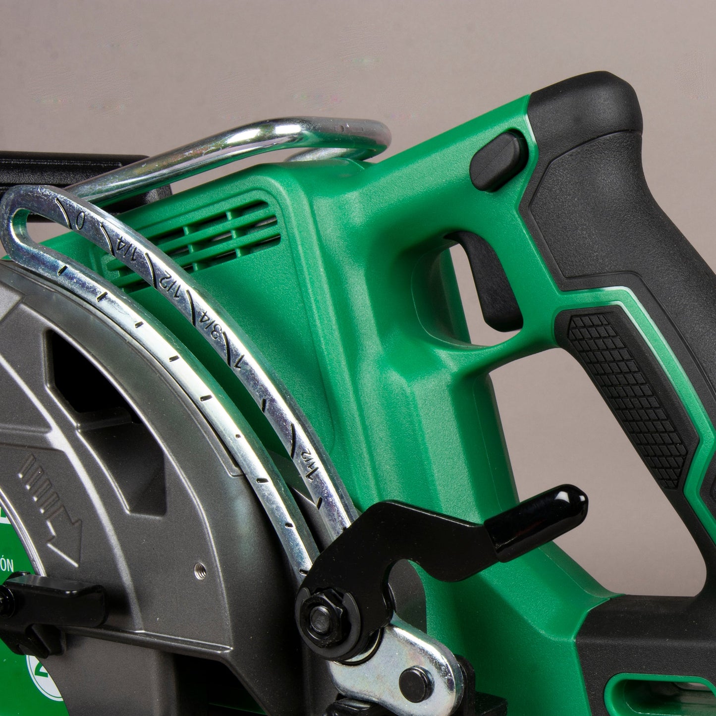 Sierra circular con mango trasero Metabo HPT C3607DWAM de 7-1/4 pulgadas