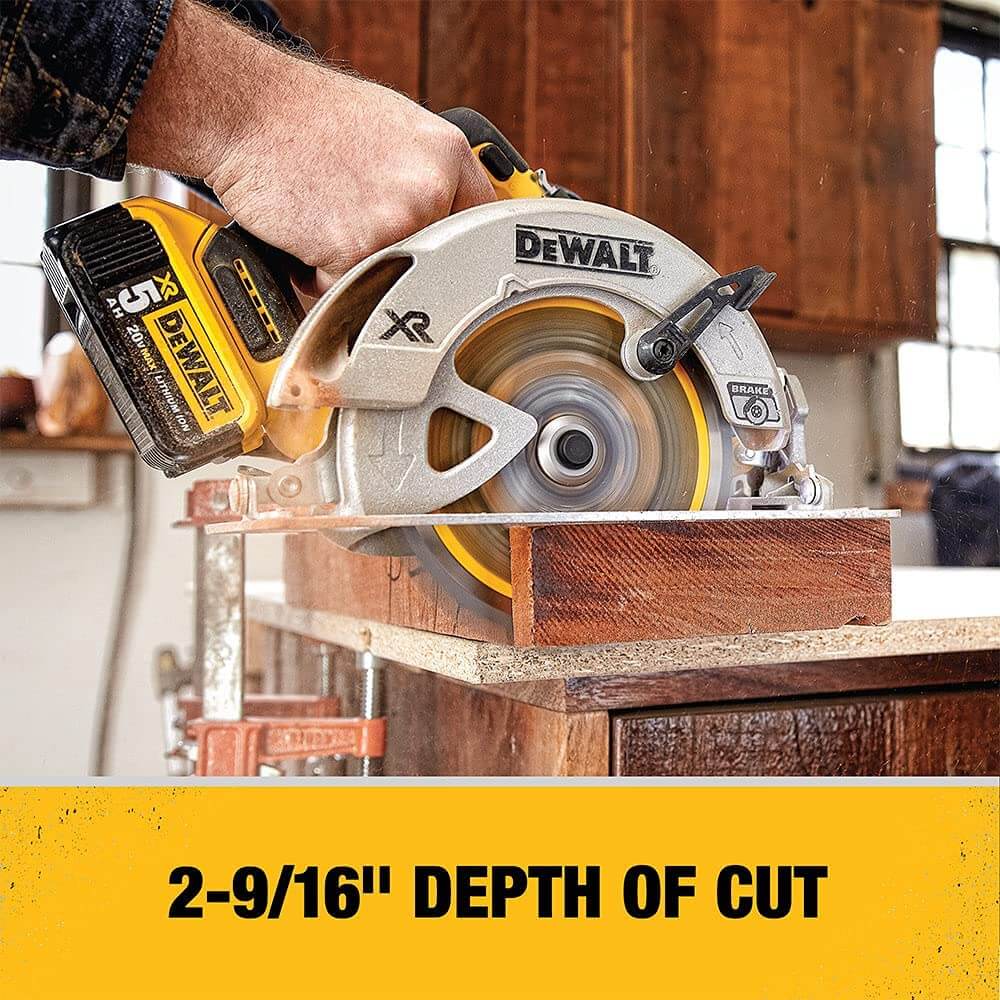 Sierra circular inalámbrica DEWALT DCS570P1 20V MAX* de 7-1/4 pulgadas con kit de freno