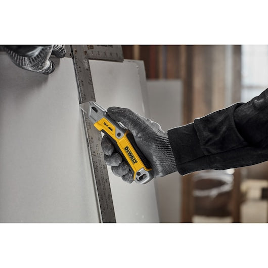 DEWALT DWHT10998 Retractable Utility Knife