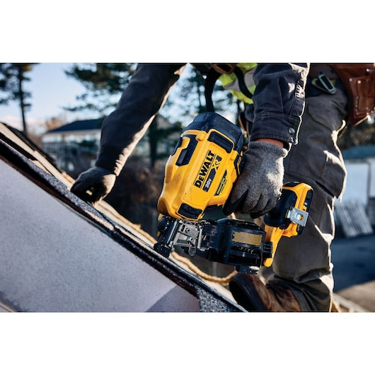 DEWALT DCN45RNB 20V MAX* 15° Cordless Coil Roofing Nailer (Bare Tool)