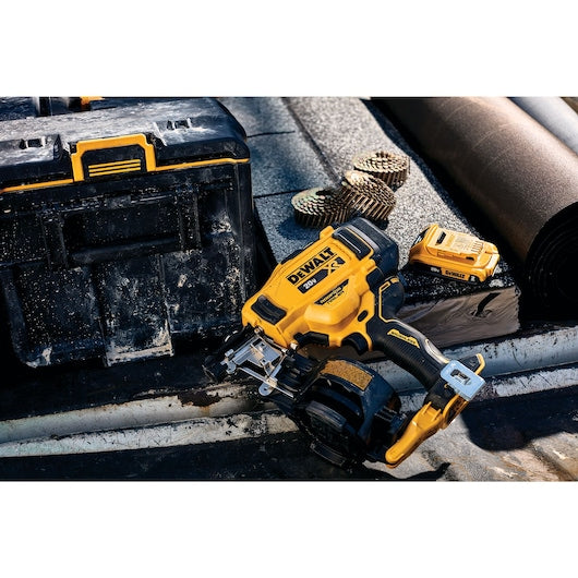 DEWALT DCN45RNB 20V MAX* 15° Cordless Coil Roofing Nailer (Bare Tool)