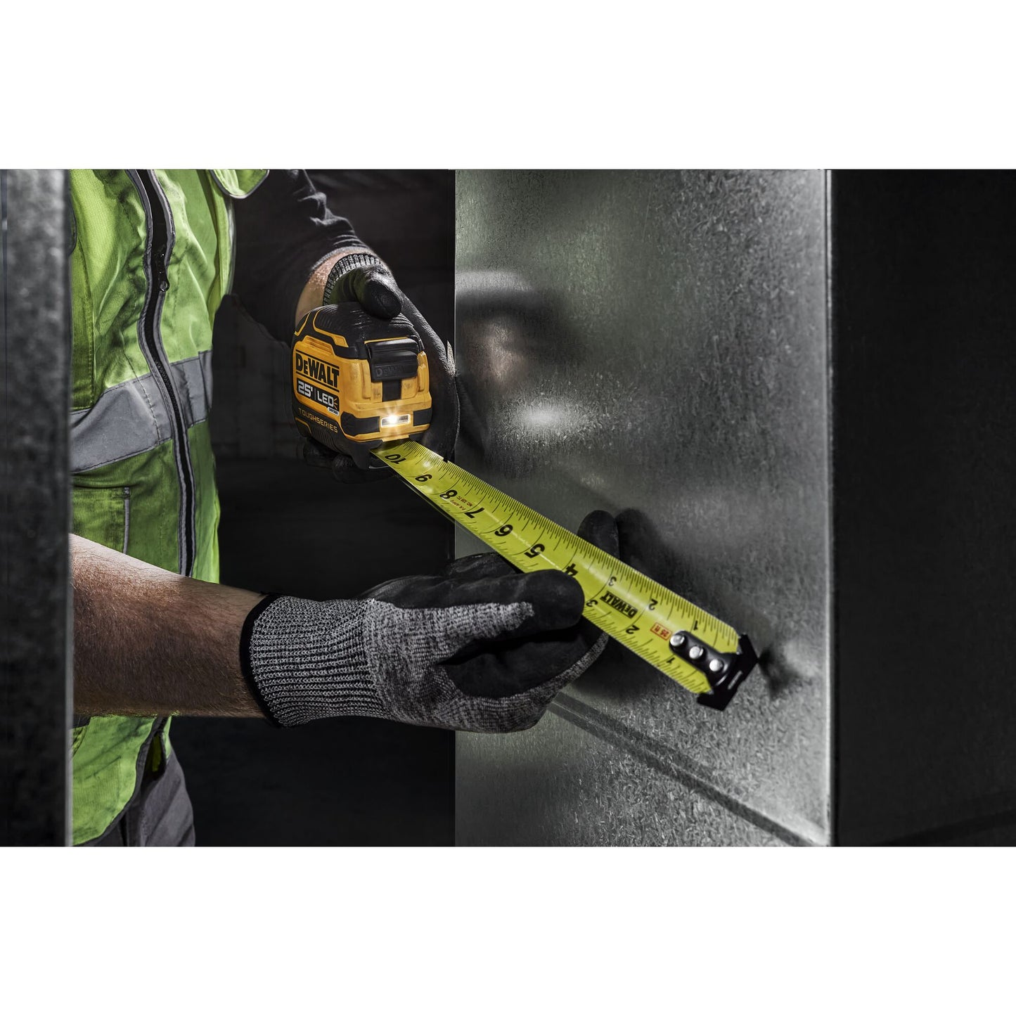 DeWalt DWHT35625S 25" LED Tape