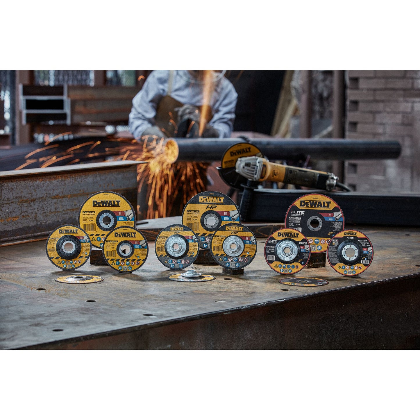 DeWalt DWA8051 4-1/2 In x .045 in Aluminum Oxide Abrasive Chop / Cut-Off Blade with 7/8 in Arbor For Concrete & Masonry Cutting (1 Pack)