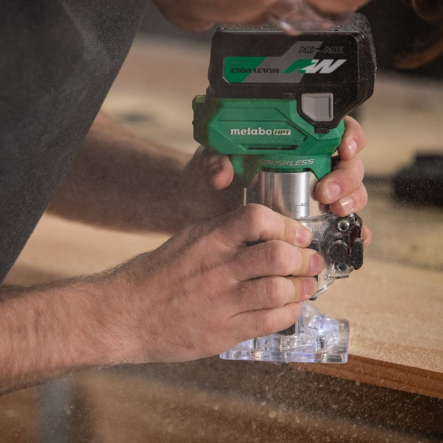 Fresadora inalámbrica Metabo HPT M1808DAQ4M de 18 V