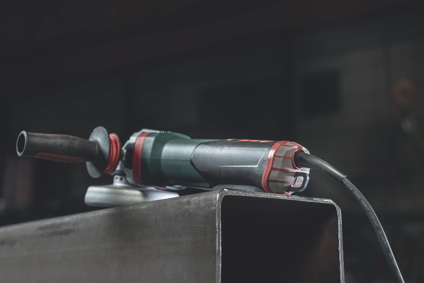 Amoladora angular con freno M-BRUSH de 6" Metabo 613117420