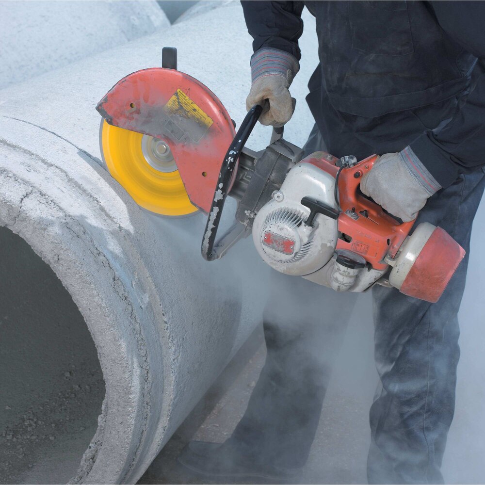 Hoja de sierra segmentada de diamante DEWALT DW4744 de 14 pulgadas con mandril de 1 pulgada para hormigón curado