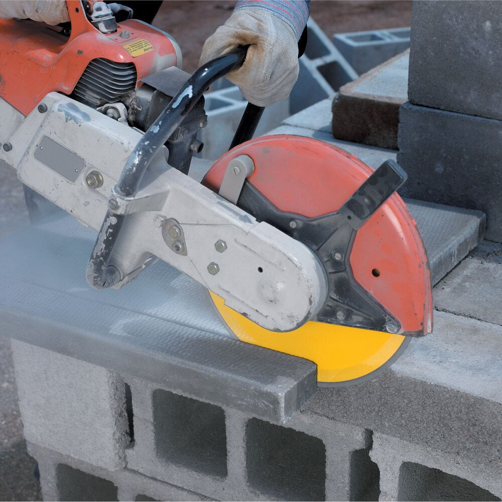 Hoja de sierra segmentada de diamante DEWALT DW4744 de 14 pulgadas con mandril de 1 pulgada para hormigón curado