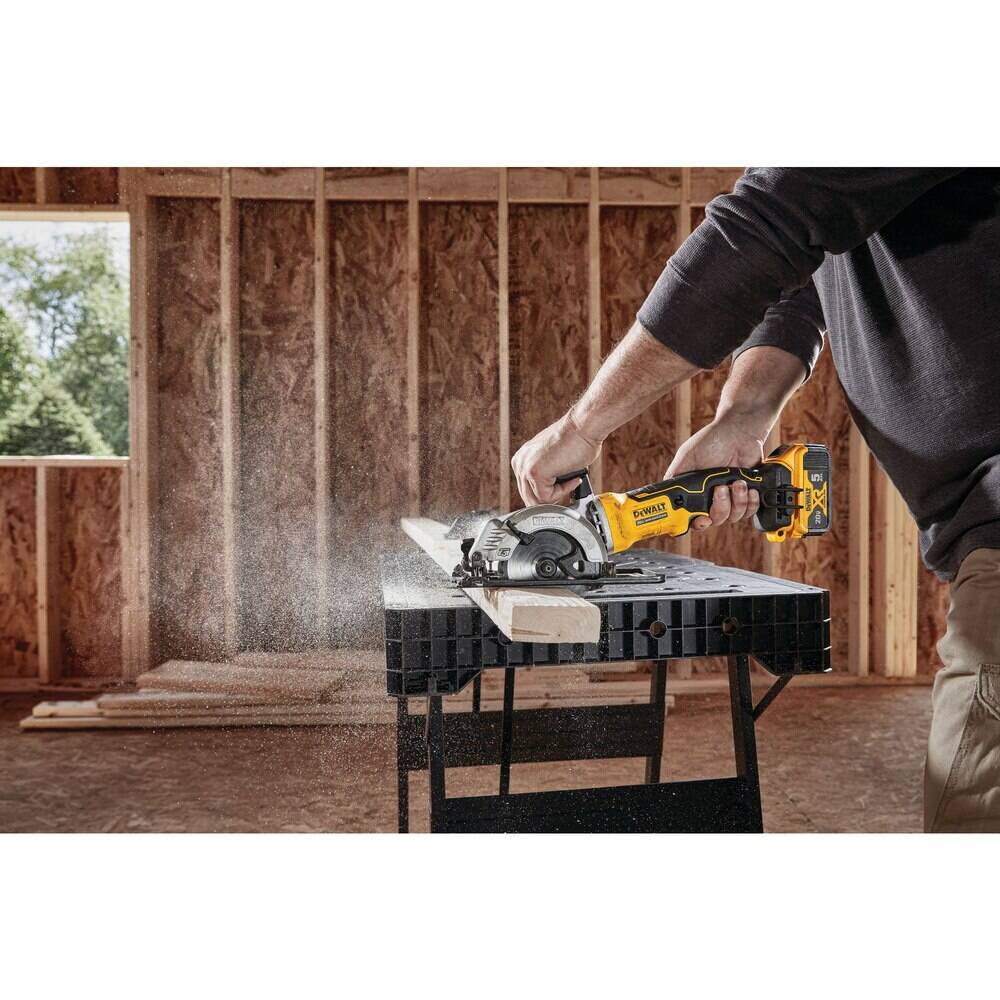 DEWALT ATOMIC 20V MAX* Circular Saw, 4-1/2-Inch, Tool Only (DCS571B)