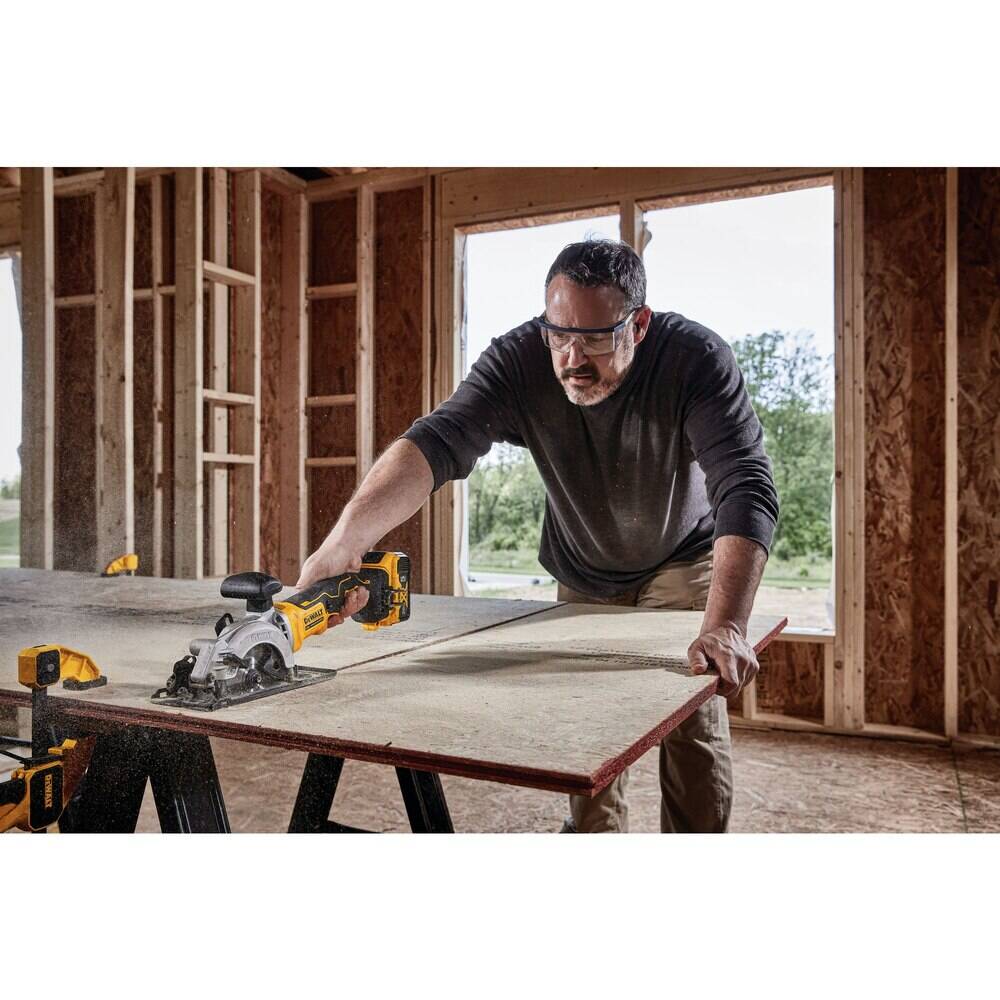 DEWALT ATOMIC 20V MAX* Circular Saw, 4-1/2-Inch, Tool Only (DCS571B)