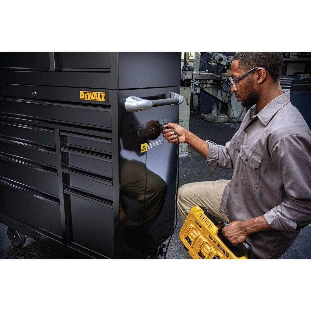 DeWalt Rolling Tool Cabinet