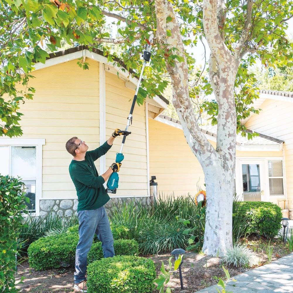 Makita XUX02SM1X4 18V LXT® Lithium-Ion Brushless Cordless Couple Shaft Power Head Kit w/ 13" String Trimmer & 10" Pole Saw Attachments, with one battery (4.0Ah)