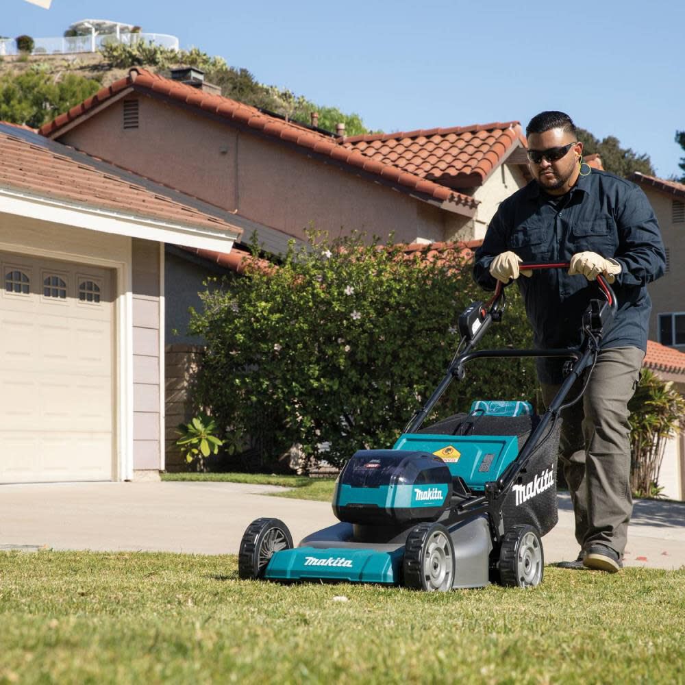 Makita GML01PL 40V max XGT® Brushless 21" Self-Propelled Commercial Lawn Mower Kit (8.0Ah)