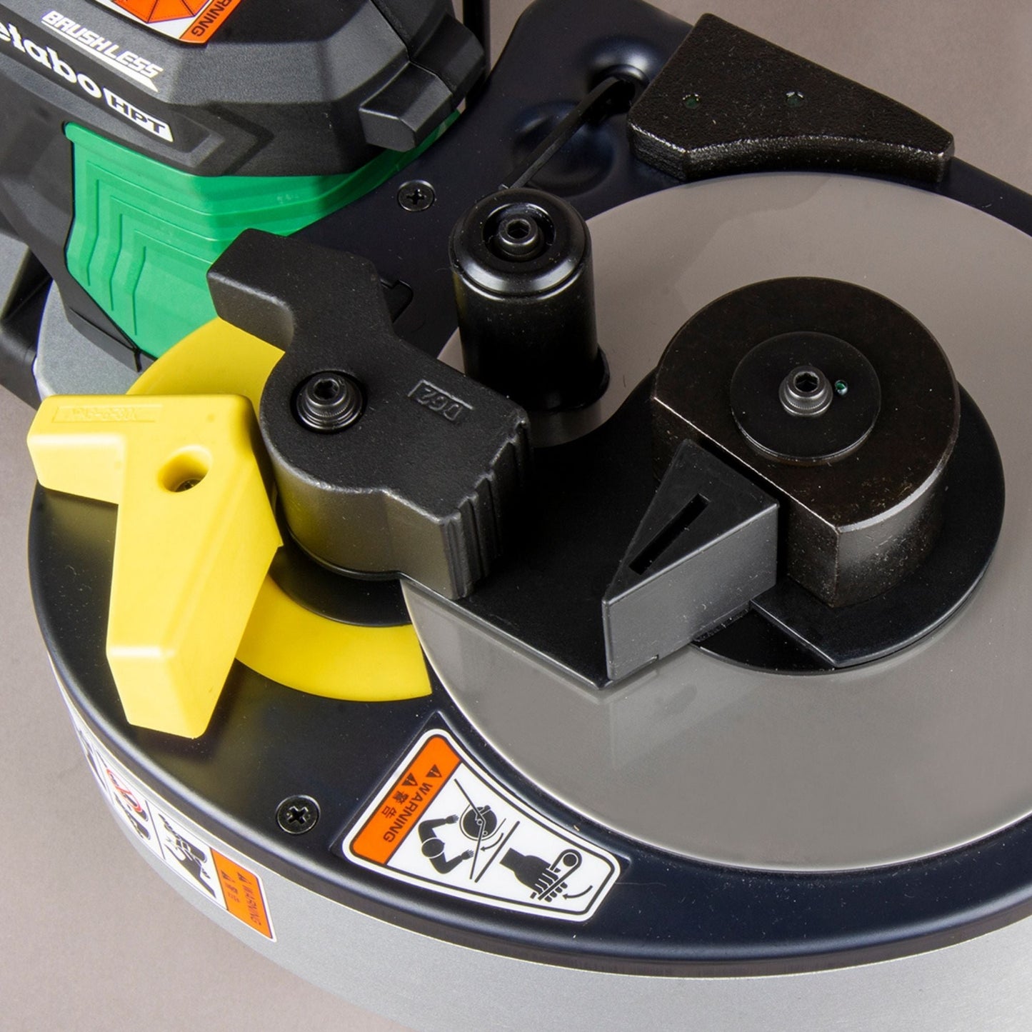 Dobladora/cortadora de varillas de refuerzo portátil Metabo HPT VB3616DAM de 36 V (4,0 Ah x 2)