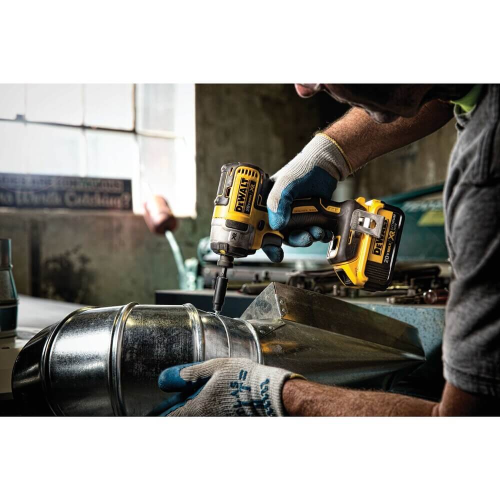 DEWALT DCF887D2 20V MAX* XR® 1/4" 3-Speed Impact Driver Kit (2.0Ah)