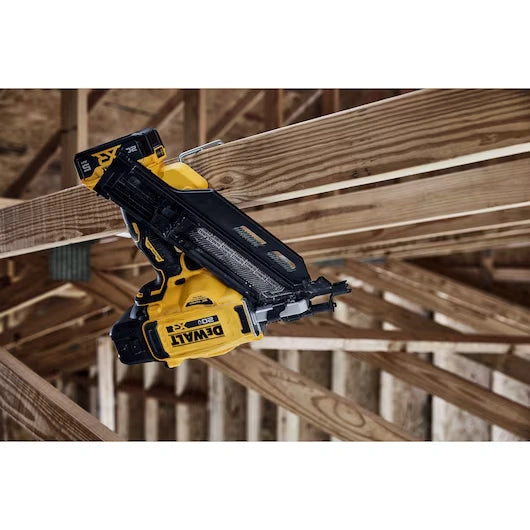 DEWALT DCN930P1 20V MAX* Brushless Cordless 30° Paper Tape Framing Nailer Kit