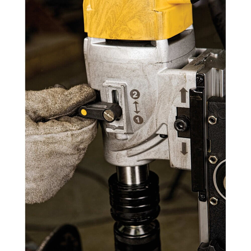 Taladro de columna magnético DEWALT DWE1622K de 2" y 2 velocidades