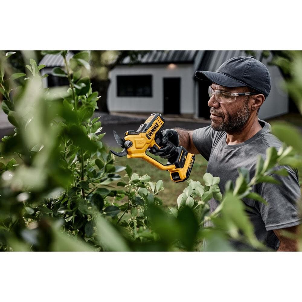 DeWalt DCPR320D1 20V MAX 1-1/2" Cordless Pruner Kit